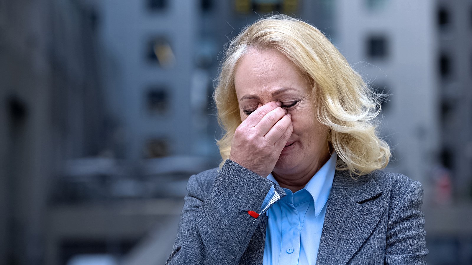 crying-elderly-woman_DT-156665801