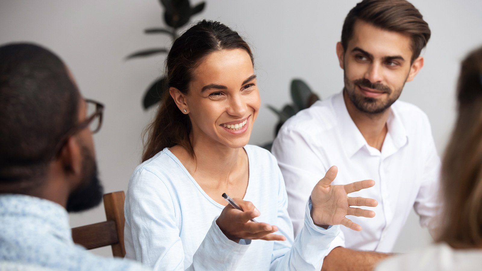 happy-woman-in-a-meeting_DT-144854594