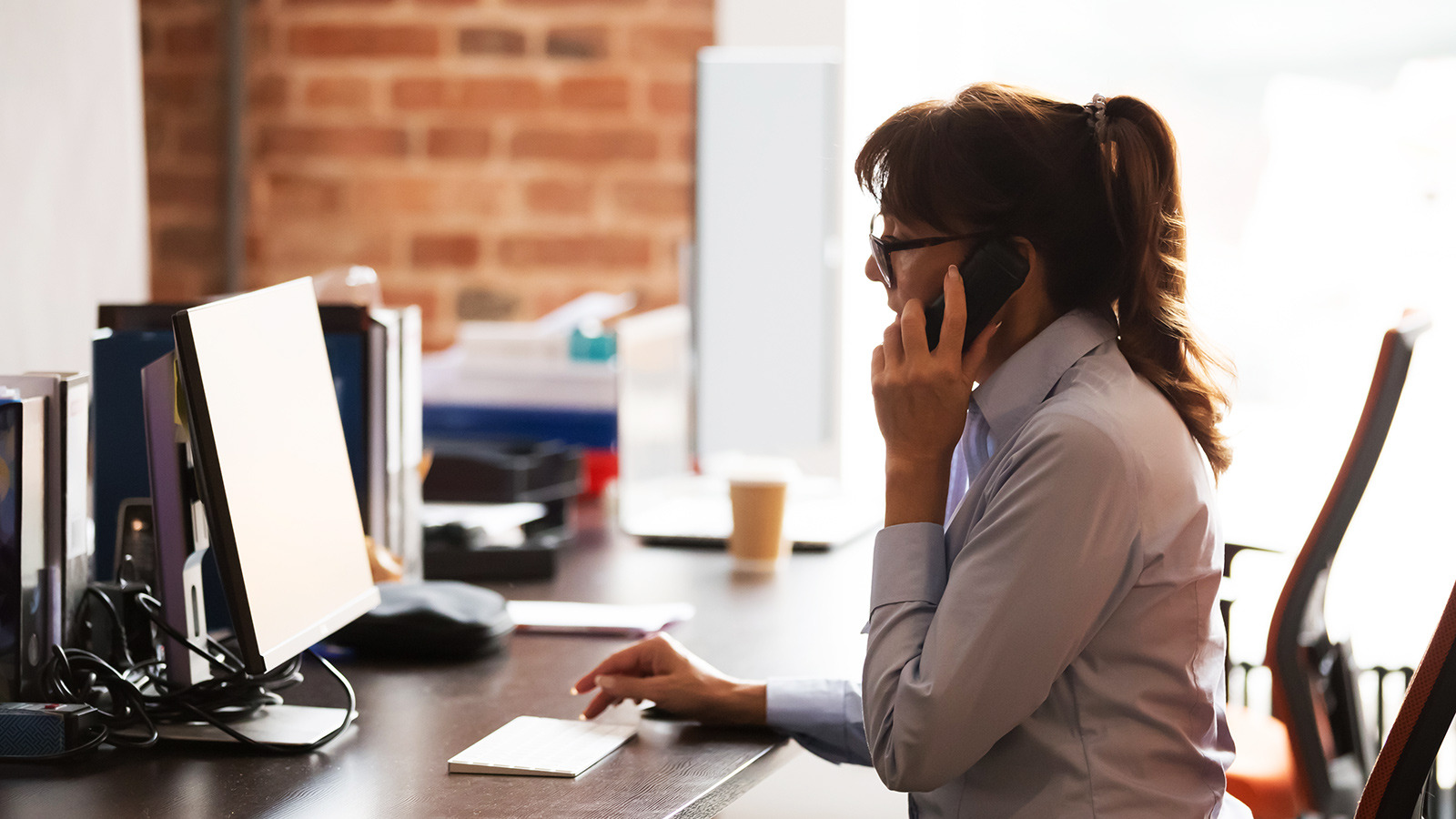 woman-phone-office_DT-186849865