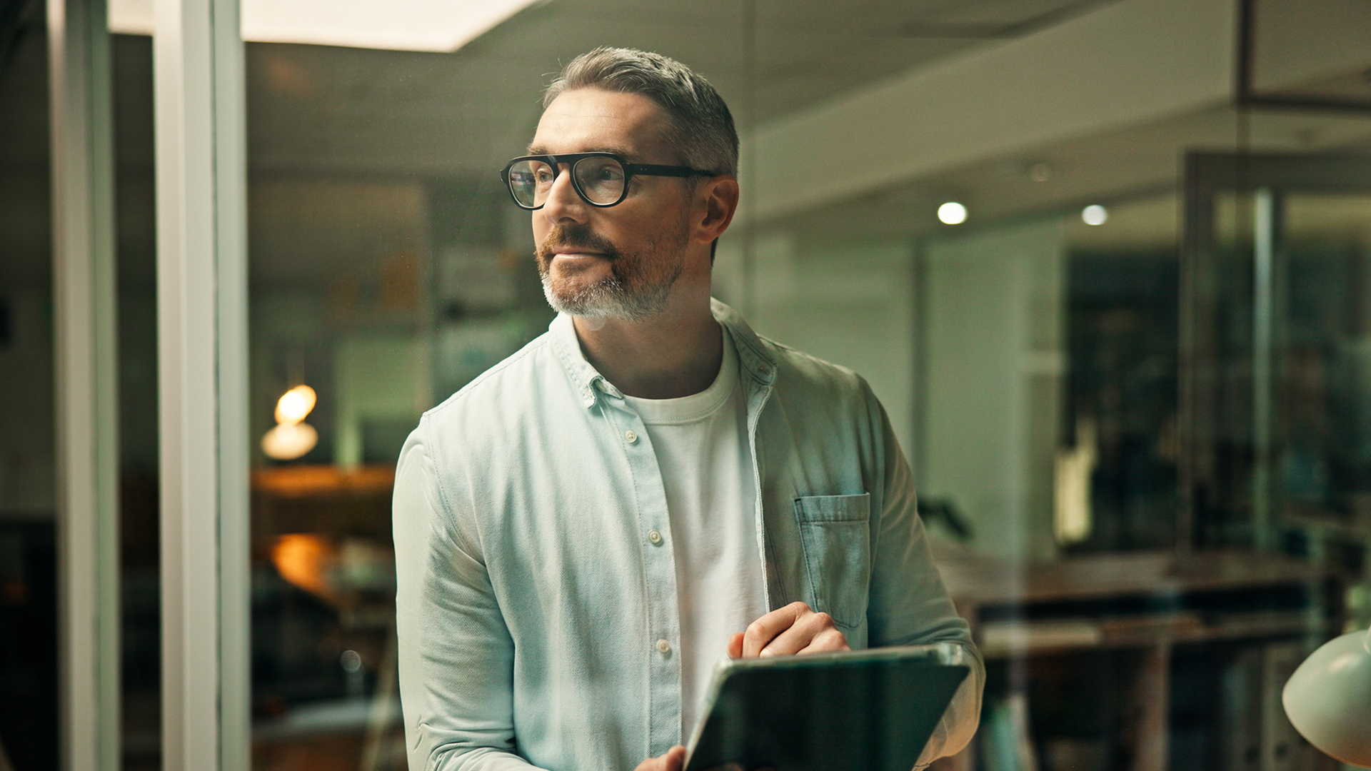 medarbeider-jobbreiser-dt-401780338