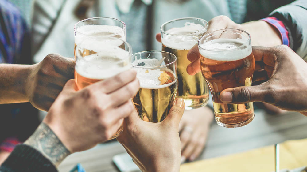 5 ølglass som det skåles med