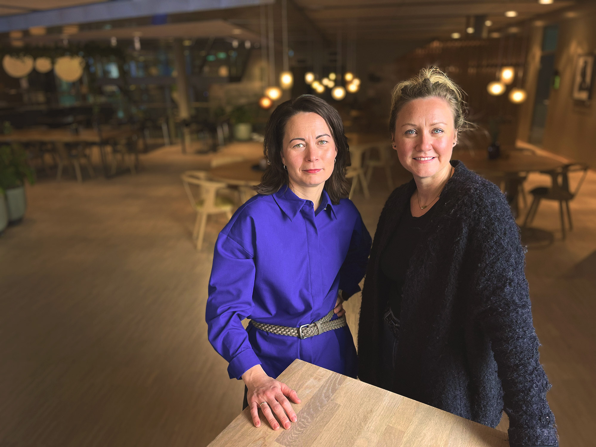 Karoline Dystebakken og Fam Manson, HR- og ledelsesrådgivere i Simployer