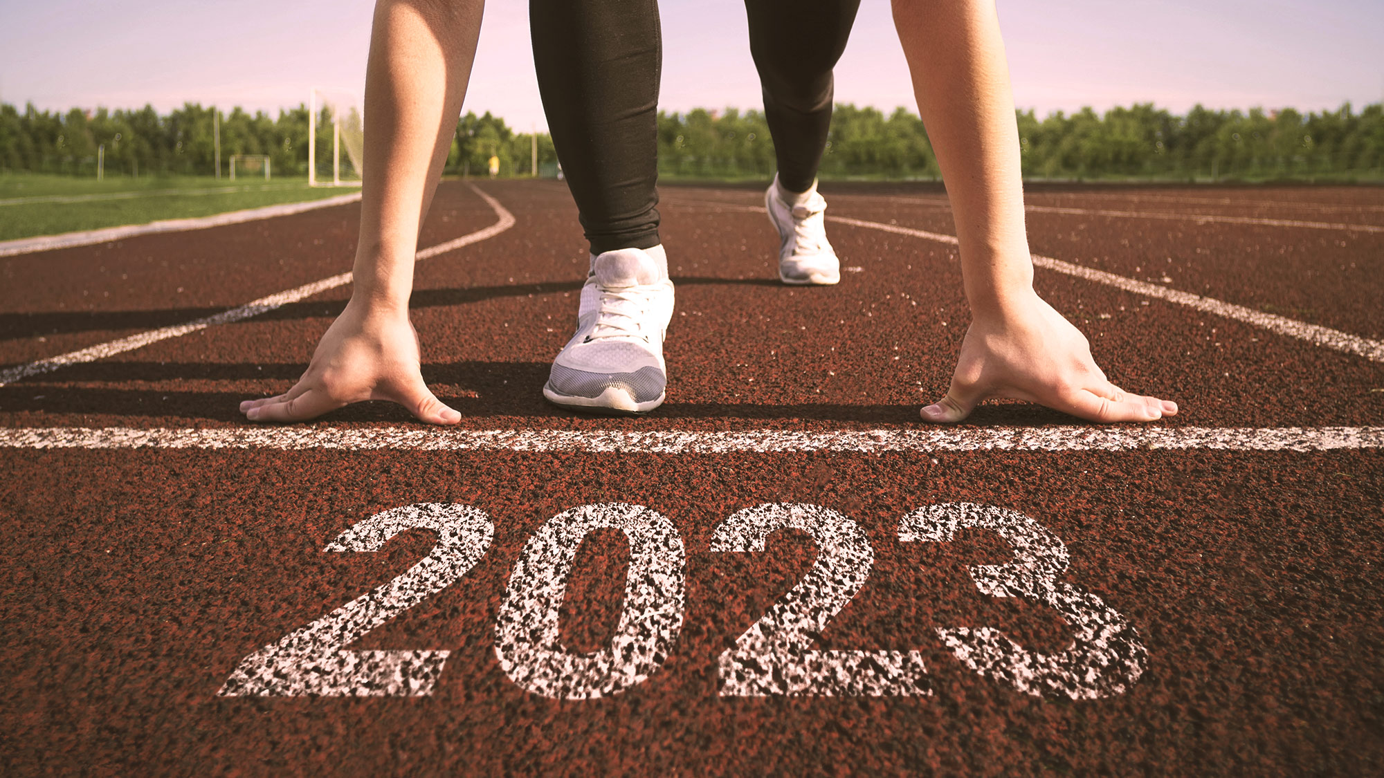Person som står på startgropa til 2023